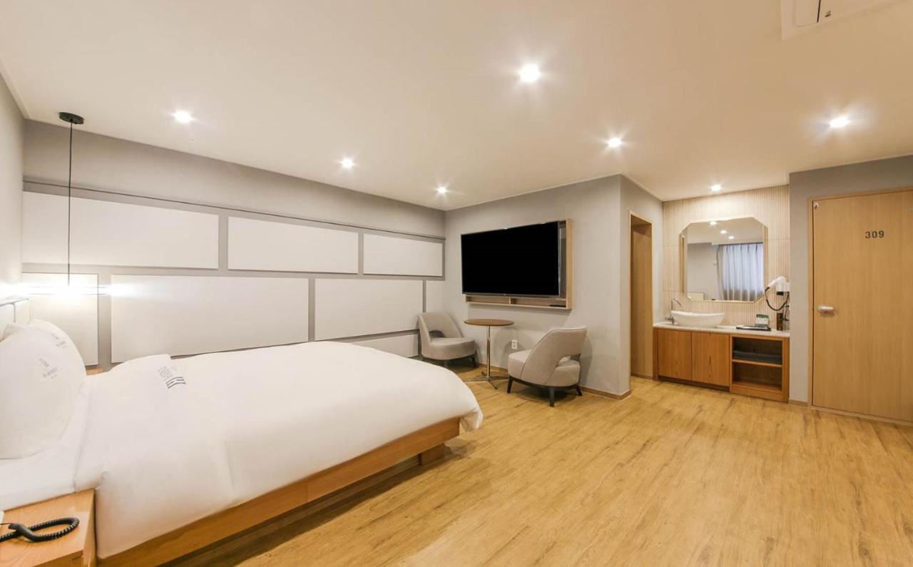 H Avenue Hotel In Gyeongju Ngoại thất bức ảnh