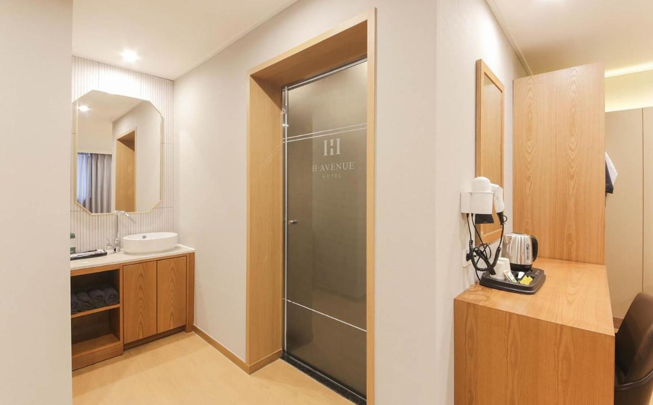 H Avenue Hotel In Gyeongju Ngoại thất bức ảnh