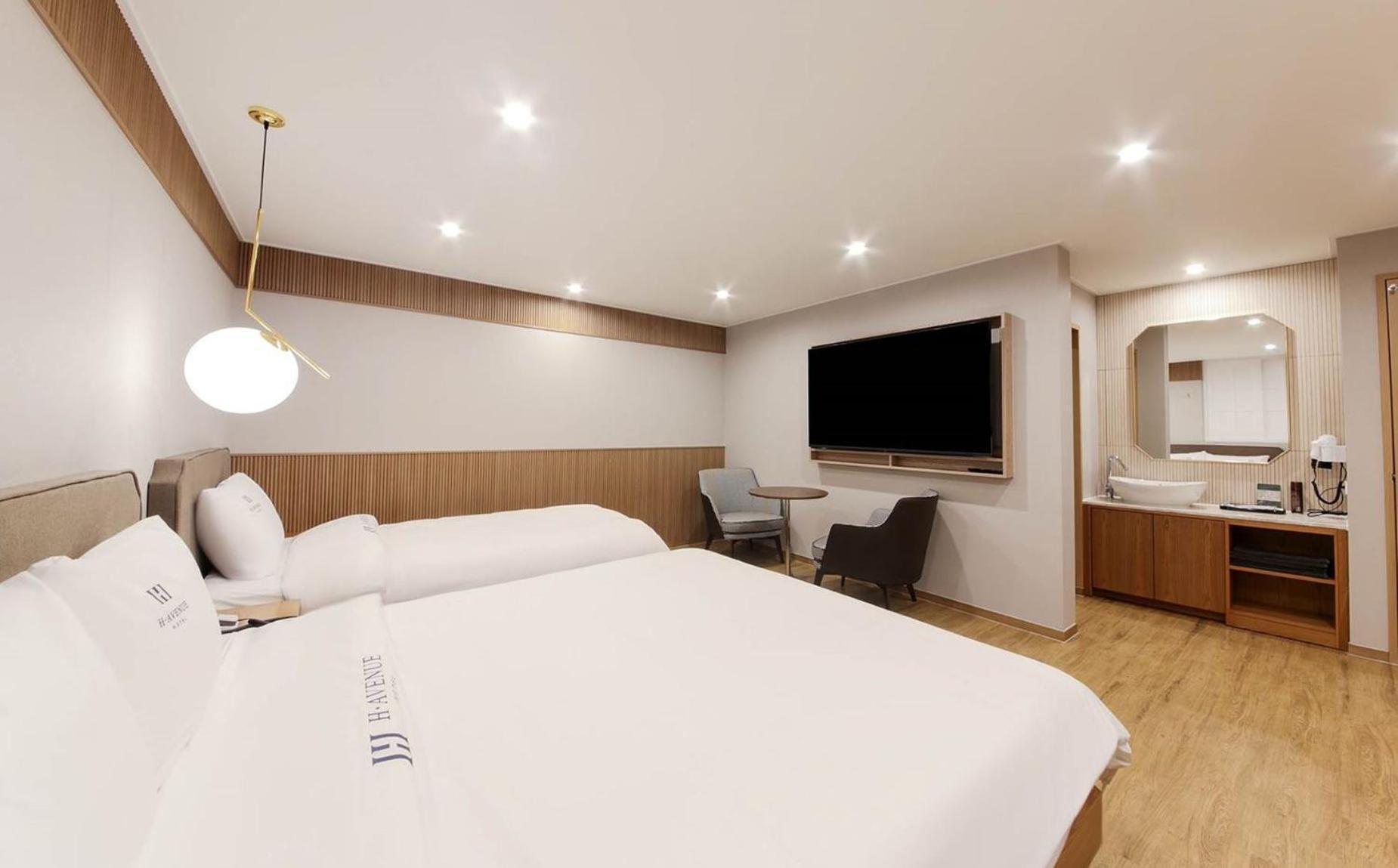 H Avenue Hotel In Gyeongju Ngoại thất bức ảnh