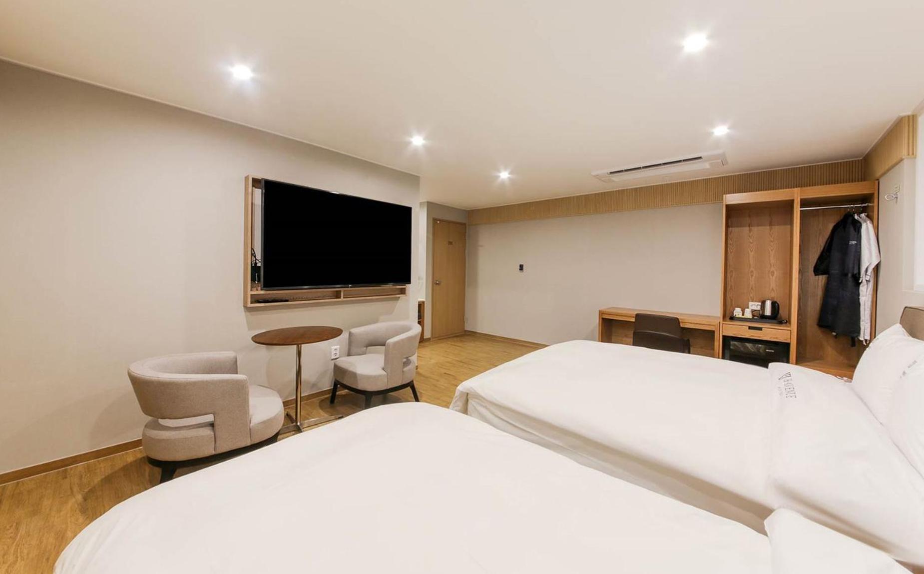 H Avenue Hotel In Gyeongju Ngoại thất bức ảnh
