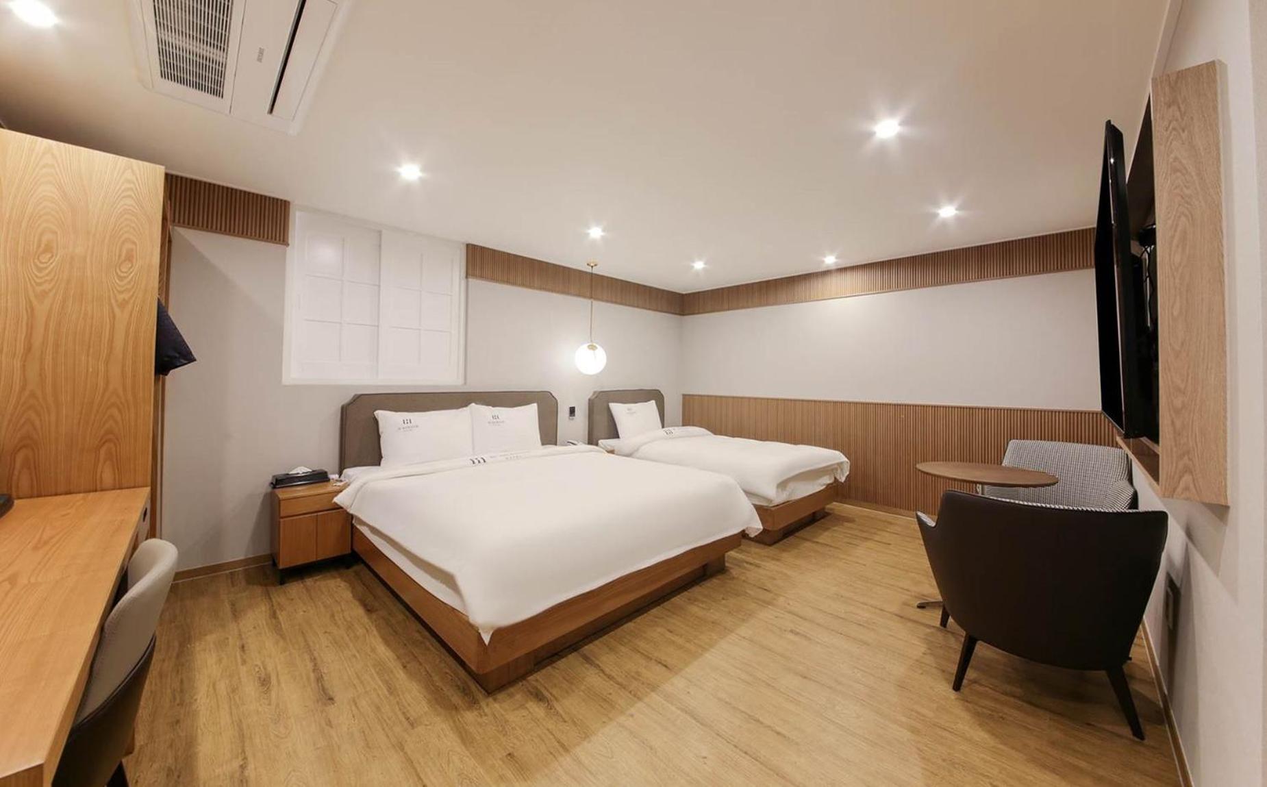 H Avenue Hotel In Gyeongju Ngoại thất bức ảnh