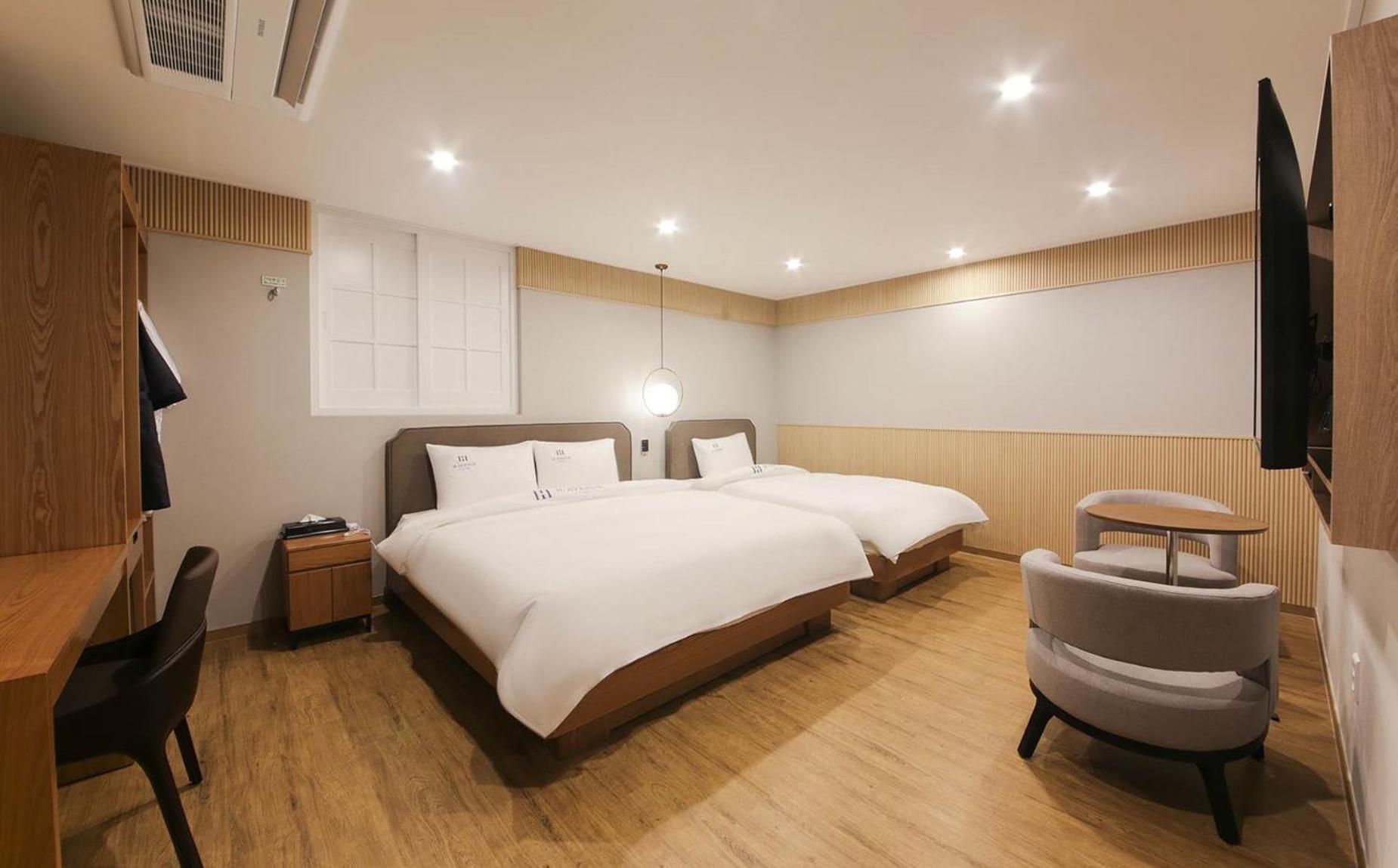 H Avenue Hotel In Gyeongju Ngoại thất bức ảnh
