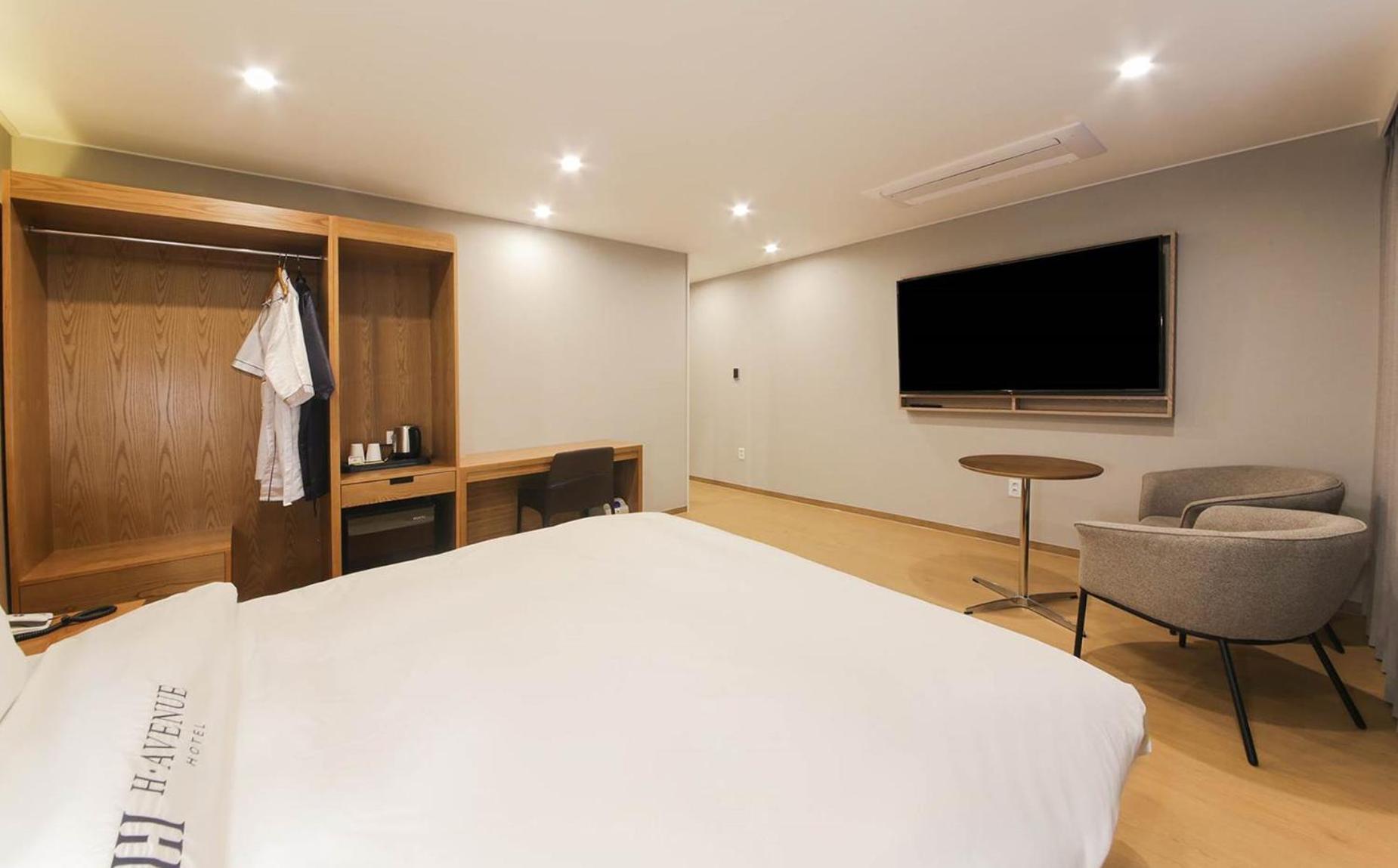 H Avenue Hotel In Gyeongju Ngoại thất bức ảnh