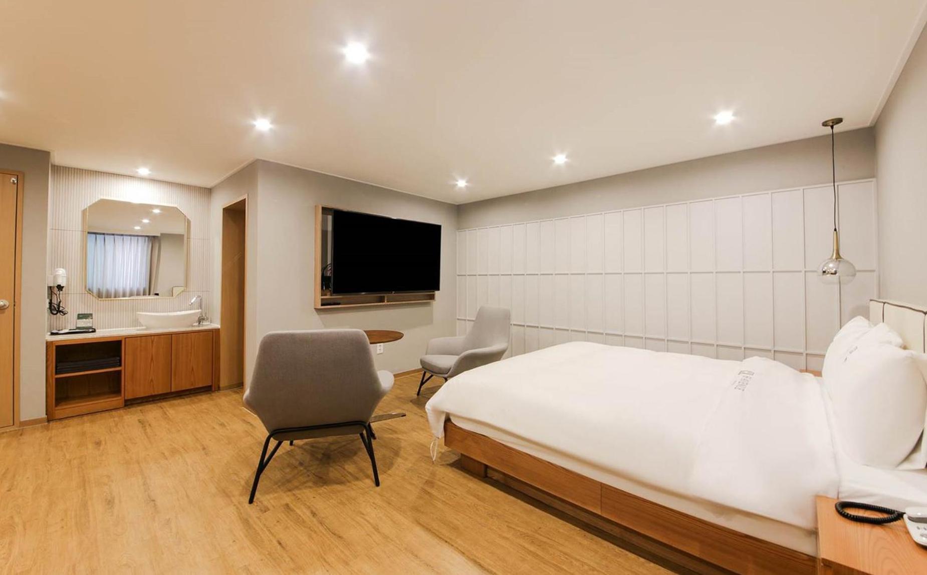 H Avenue Hotel In Gyeongju Ngoại thất bức ảnh