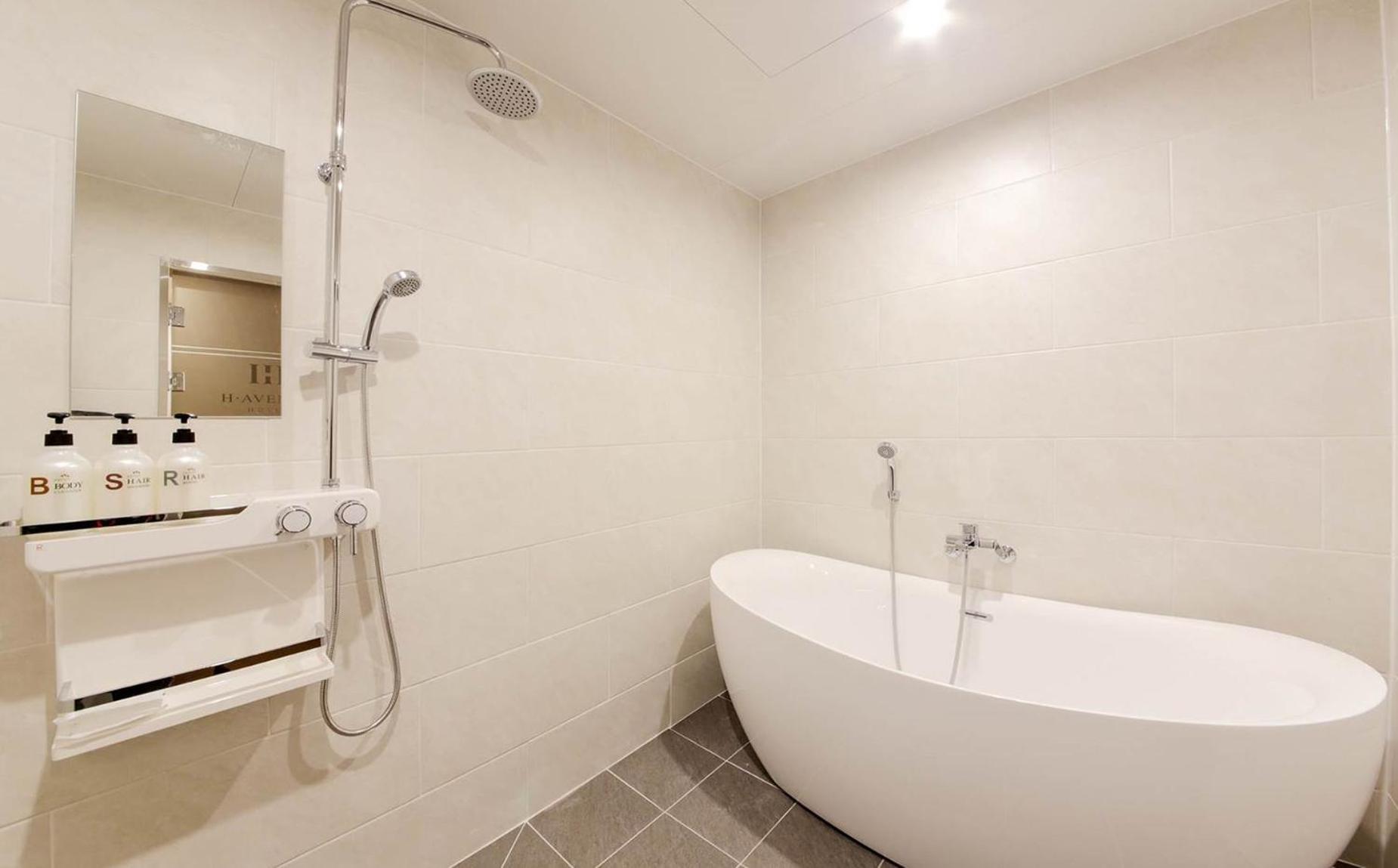 H Avenue Hotel In Gyeongju Ngoại thất bức ảnh